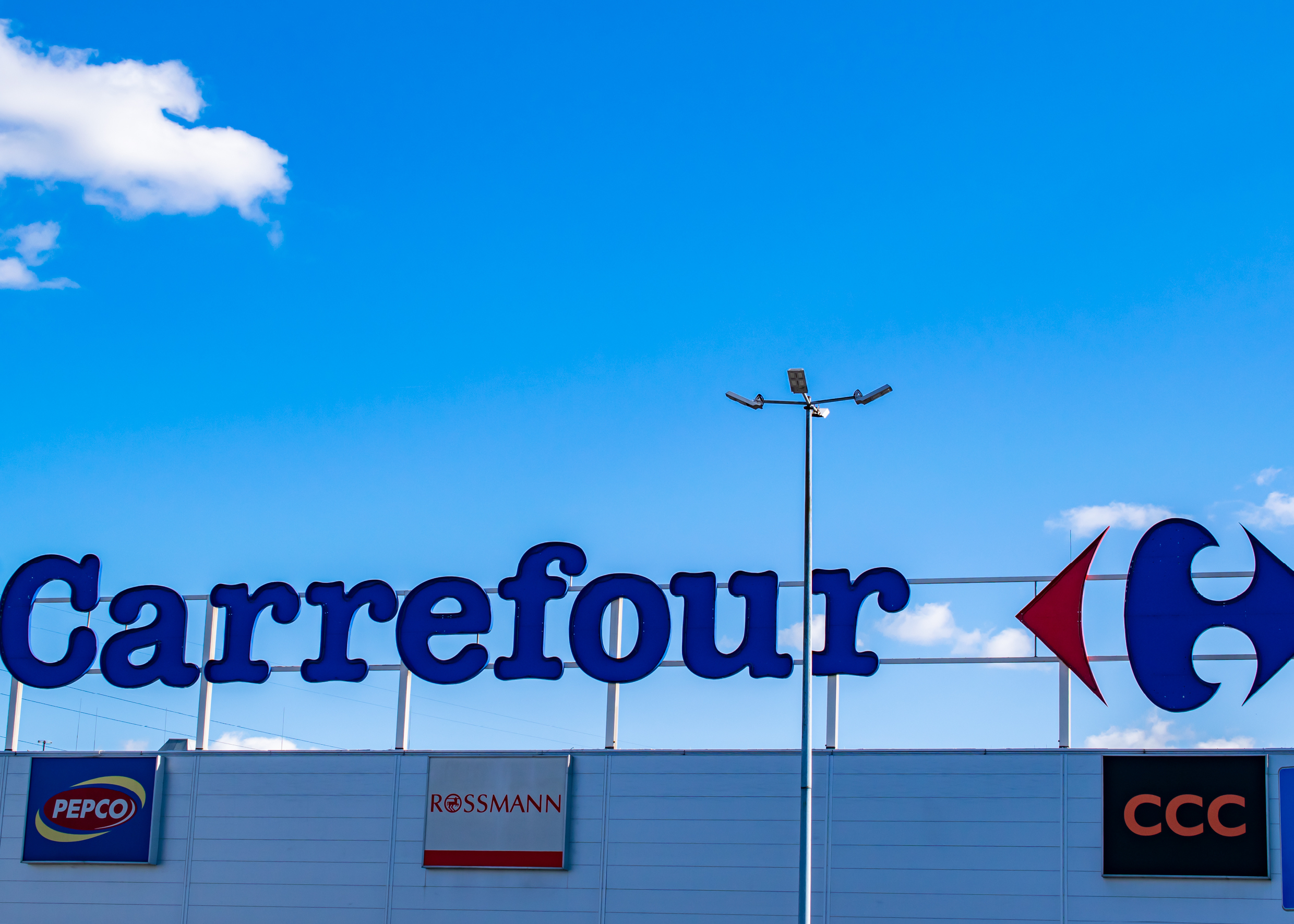 Les projets destructeurs d’emplois de Carrefour se concrétisent